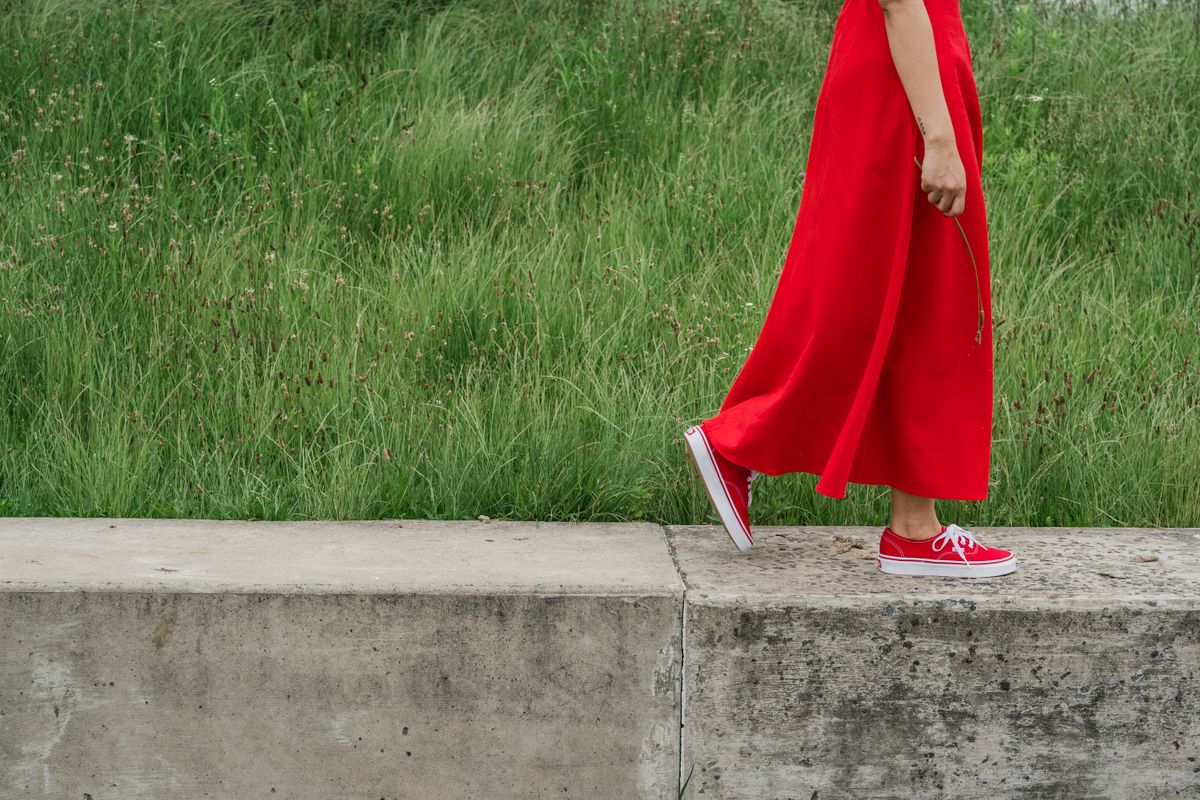 Quelles chaussures avec une robe longue : le guide complet